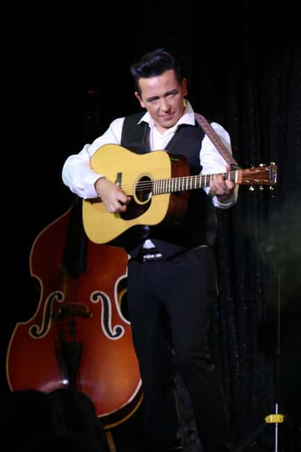 Las Vegas: Johnny Cash Tribute Show - A small room with a big Johnny Cash sound