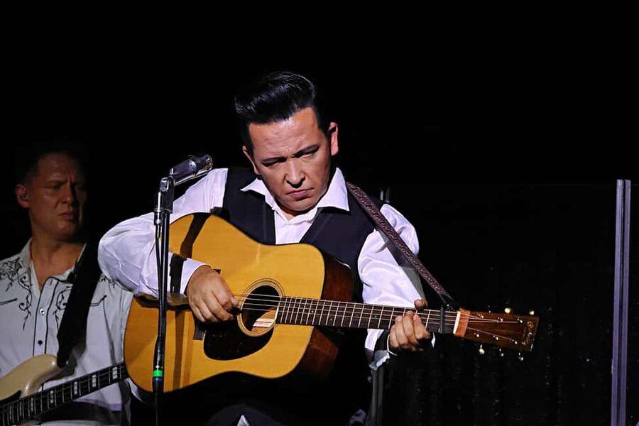 Las Vegas: Johnny Cash Tribute Show - Cliff Wright’s approach to the tribute