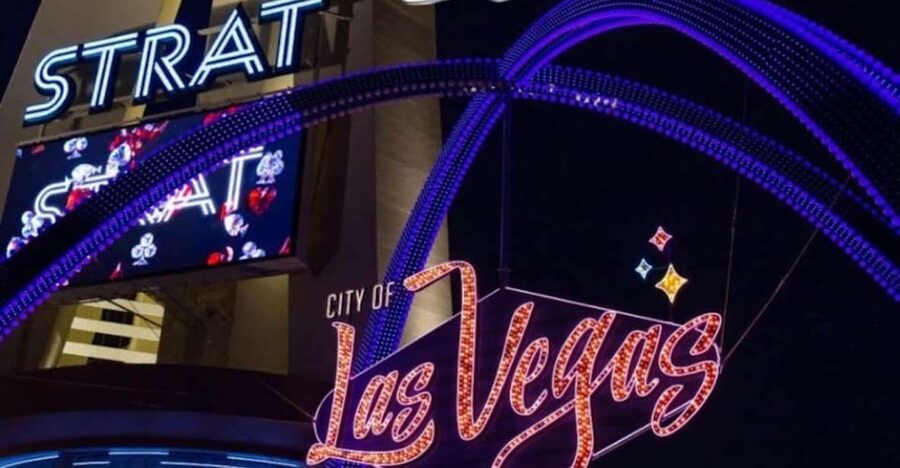 Las Vegas: L.A. Comedy Club at the STRAT Entry Ticket - Inside the 90-minute Dragon Room show