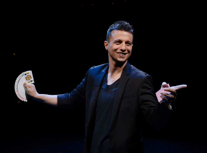Las Vegas: Mat Franco Magic Reinvented Nightly Show Ticket - Sleight of hand up close