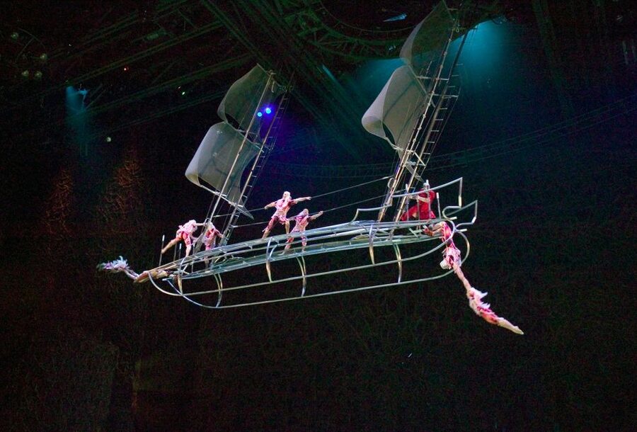 Las Vegas: “O” by Cirque du Soleil at Bellagio - Acrobats, Synchronized Swimmers, and Brave Divers