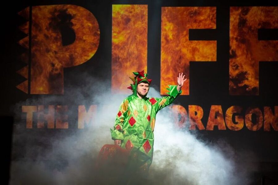Las Vegas: Piff the Magic Dragon Show at the Flamingo - Piff, Mr. Piffles, and the show’s unusual partnership