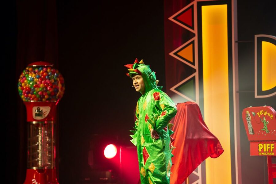 Las Vegas: Piff the Magic Dragon Show at the Flamingo - The magic: familiar ideas with a Piff twist