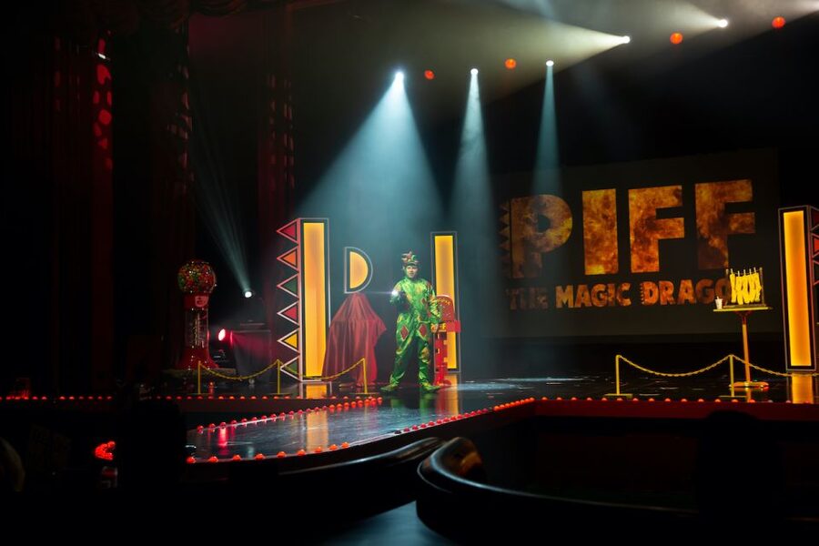 Las Vegas: Piff the Magic Dragon Show at the Flamingo - The comedy is not an optional extra