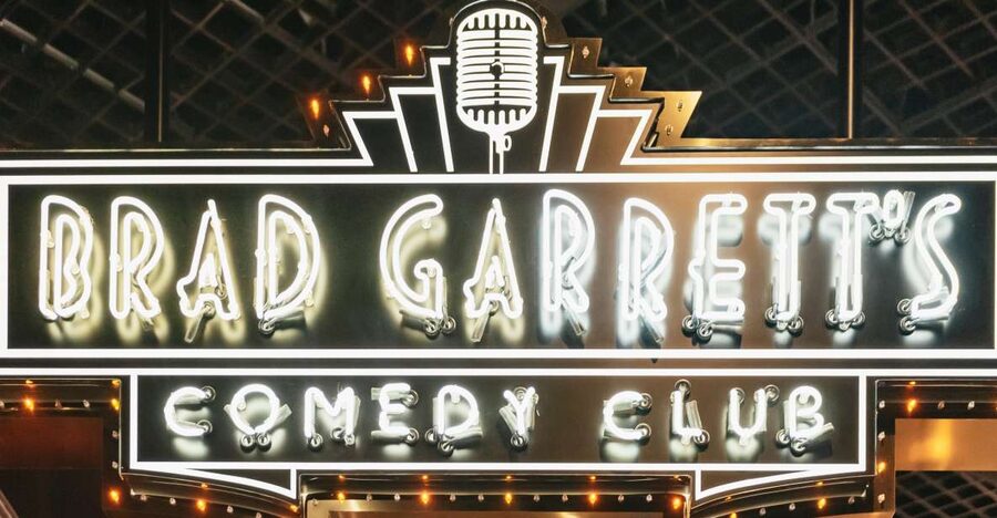 Las Vegas Strip: Brad Garrett’s Comedy Club at MGM Grand - The comedy format: several acts, several styles