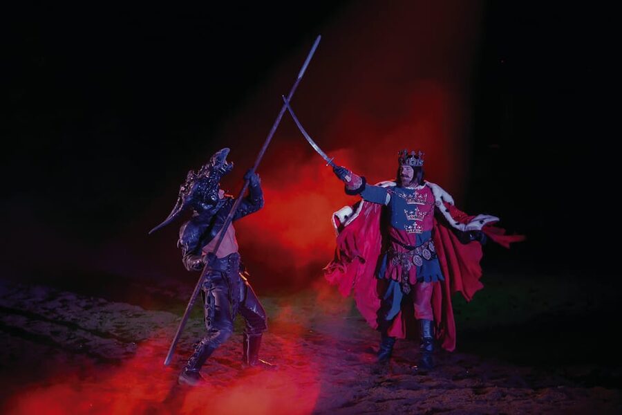 Las Vegas: Tournament of Kings Show at Excalibur - The medieval dinner at your seat