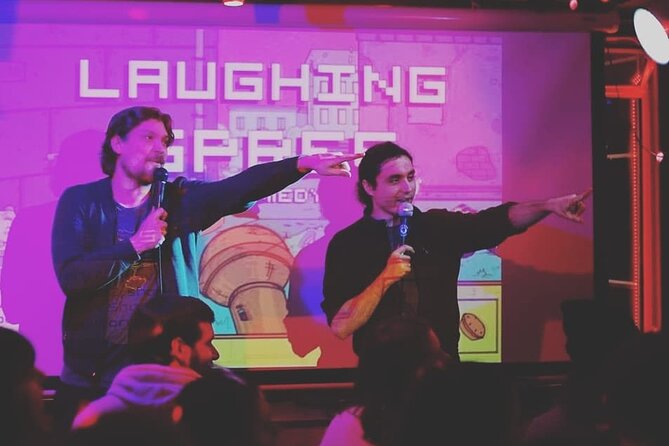 Laughing Spree - English Comedy Show on a Boat - Chris Doering keeps the room together