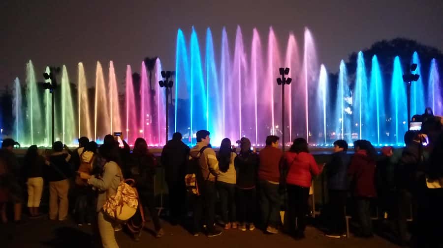Lima: Live Magic Water Show Experience - Entering a park with two Guinness records