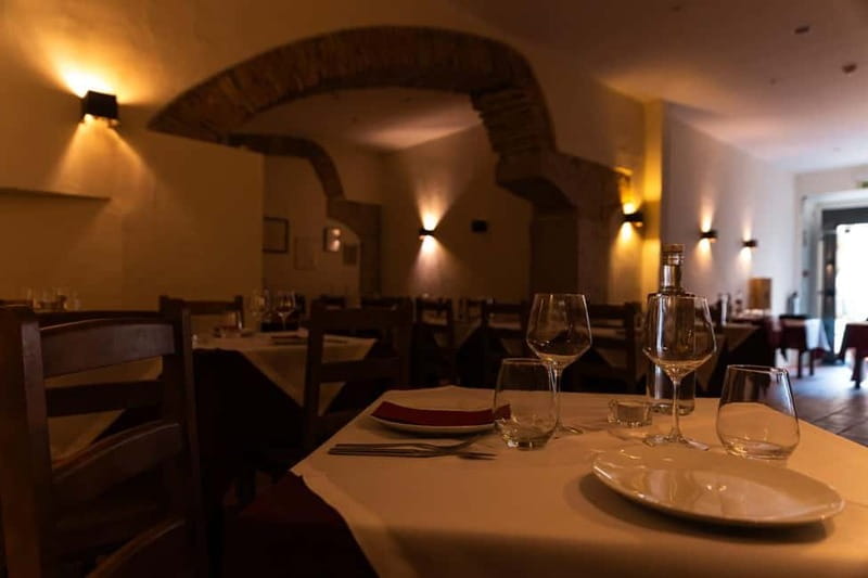 Lisbon: Dinner with Fado Show with the Rising Stars of Fado - Who will enjoy this most