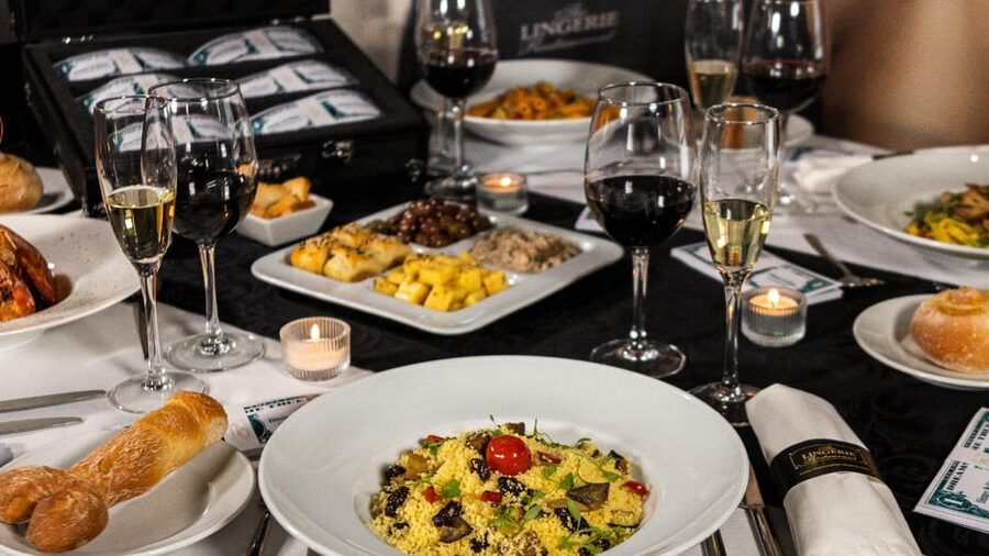 Lisbon: Erotic Cabaret Show and Dinner - What the sensual cabaret adds