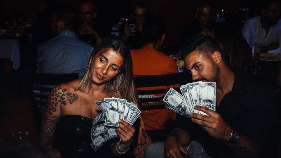 Lisbon: Erotic Cabaret Show and Dinner - Who will get the most from the $76 price