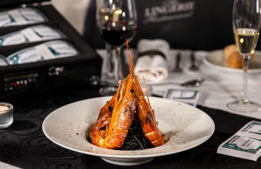 Lisbon: Erotic Cabaret Show and Dinner - Appetizers that open the meal