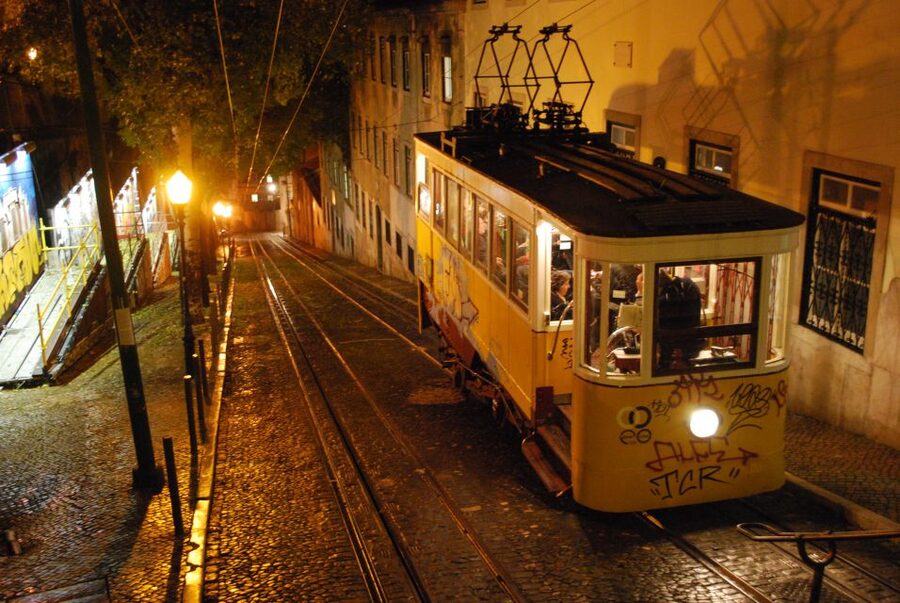 Lisbon: Evening City Tour with Dinner and Live Fado Show - Should you book this Lisbon night tour?