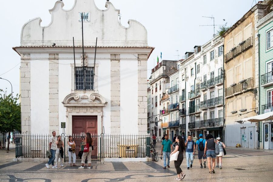 Lisbon: Fado & Food Tour with Live Show & Traditional Dinner - Should you book this fado and food tour?