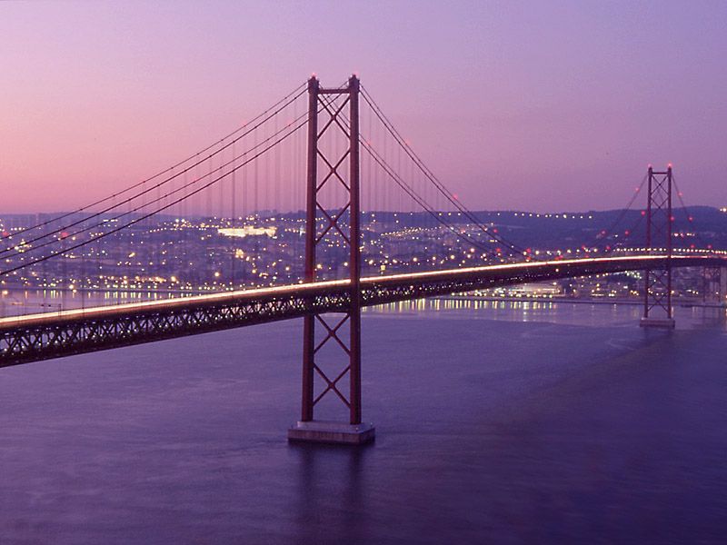 Lisbon: Fado Night Tour Dinner & Show - Dinner and Fado in Alfama