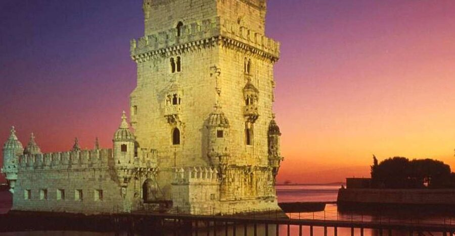 Lisbon: Fado Night Tour Dinner & Show - Who should book this Lisbon evening?