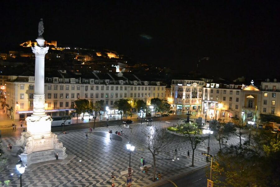 Lisbon: Half-Day Night Group Tour w/ Fado Dinner Show - Small-group transport makes a real difference
