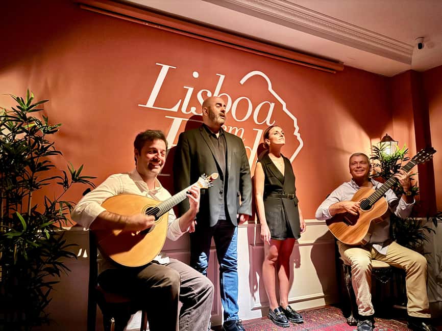 Lisbon: Live Fado Show with Port Wine at Lisboa em Fado - Ten Fados and one instrumental section