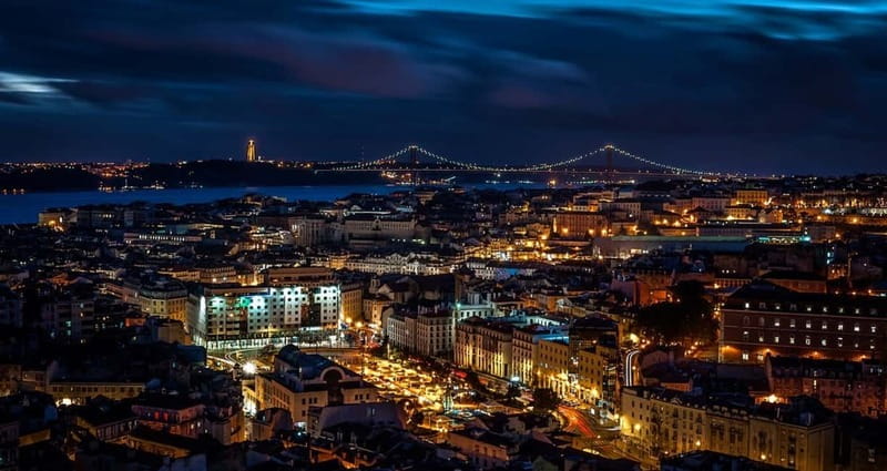 Lisbon: Private Night Tour with Fado Dinner Show - Who should book this evening?