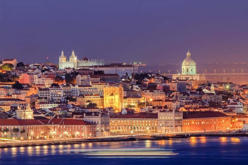 Lisbon: Private Night Tour with Fado Dinner Show - Alfama dinner with live Fado