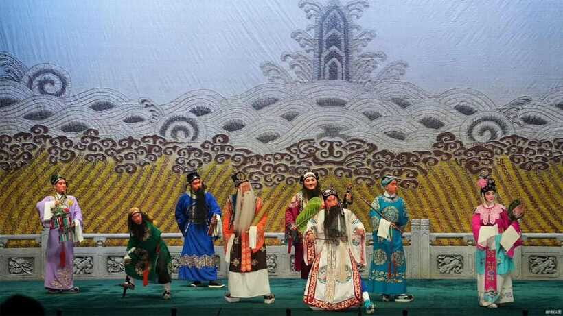 Liyuan Theater Beijing Opera Show Tickets - Tea, snacks, and the small comforts