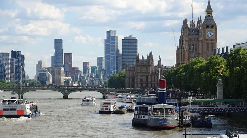 London: Boat Show Comedy Club Experience - Timing, clothing, and other practical details