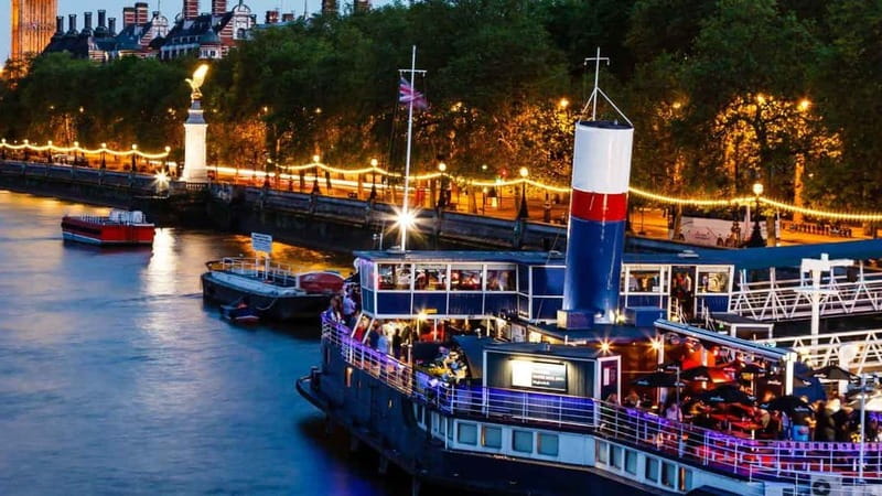 London: Boat Show Comedy Ticket with After-Show Nightclub - The comedy set: a compere and several UK acts