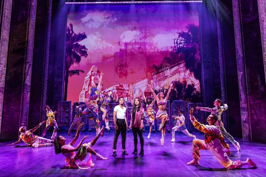 London's West End: Ticket to MJ The Musical - Smoke and flashing lights change the atmosphere