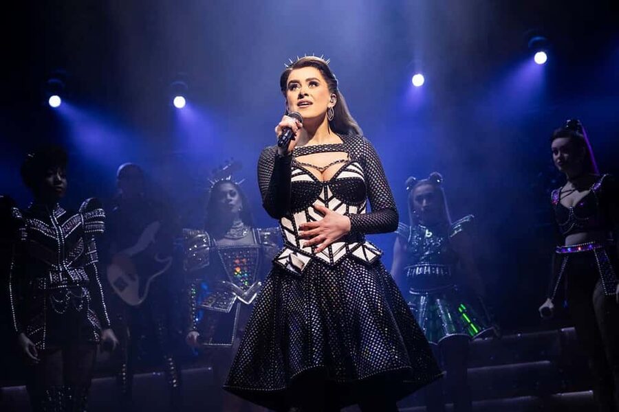 London's West End: Ticket to SIX the Musical - Practical details that can affect your night