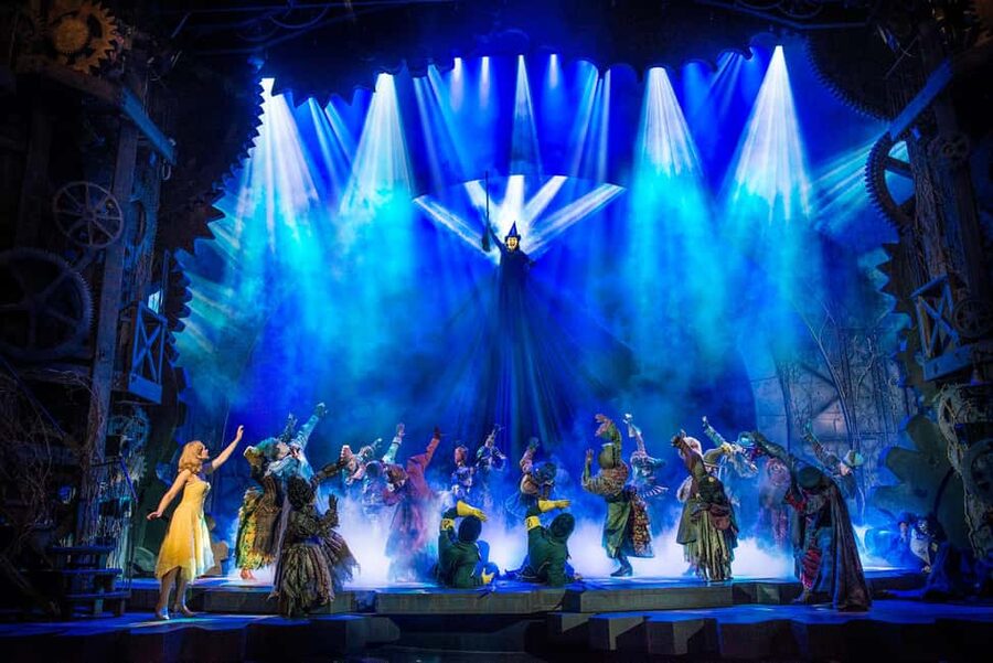 London's West End: Ticket to Wicked the Musical - The friendship between Elphaba and Glinda carries the evening