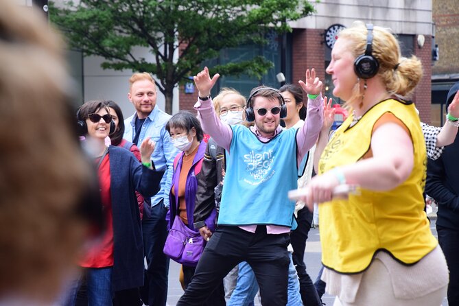 London West End Musical Silent Disco Walking Tour Top 1% Rated - How the silent disco setup works
