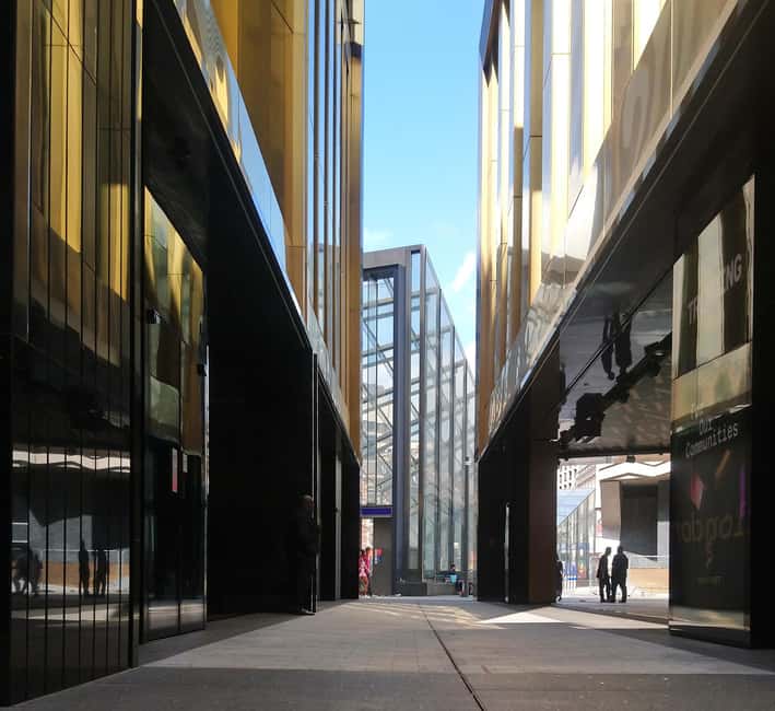 London: West End Photography Walking Tour with Guide - Finding photographs in ordinary streets