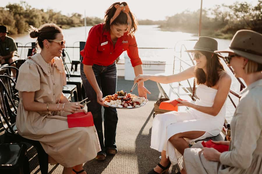 Longreach: Drover's Sunset Cruise & Outback Dinner & Show - Sunset Bend is the moment to plan around