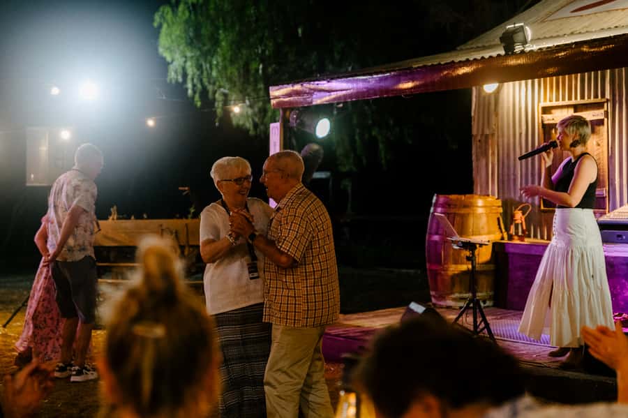 Longreach: Smithy's Outback Dinner and Show - What the two-course camp dinner is like