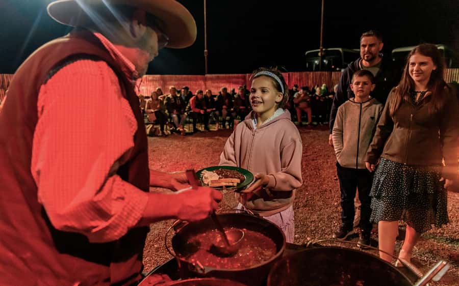 Longreach: Sunset Paddlewheeler Cruise, Show and Dinner - Starlight’s Sound and Light Show