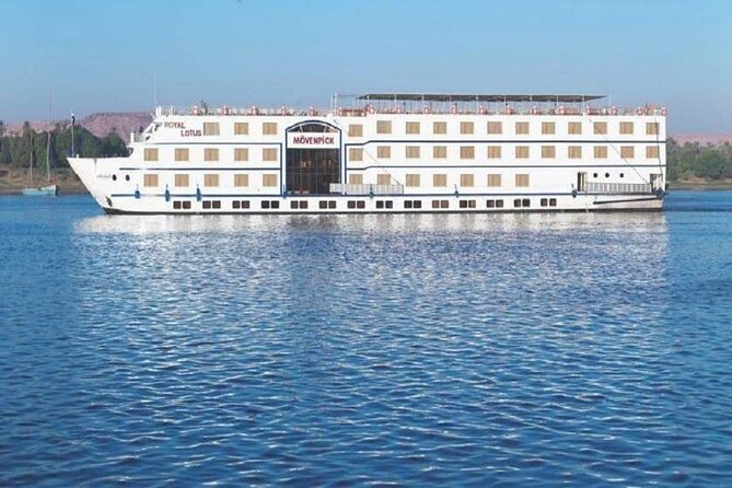 Luxury Cairo Nile Dinner Cruise and Show - Nile Maxim Cruise - The set dinner and what you should expect