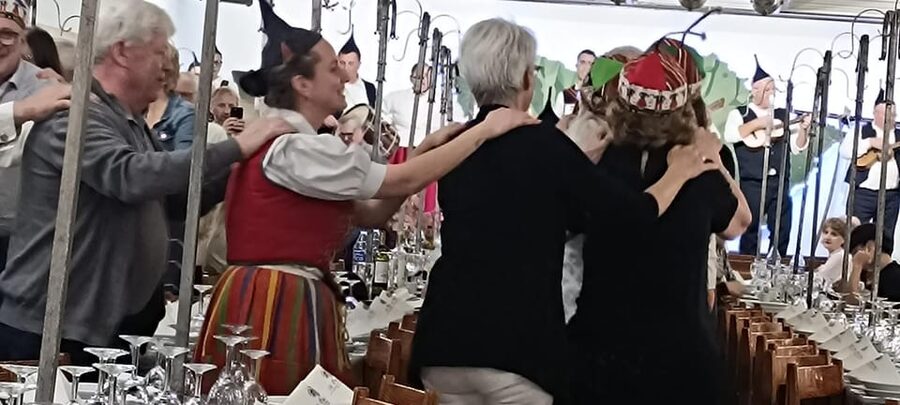 Madeira: Folk Dancing Show and Traditional Local Dinner - The evening drive through Funchal
