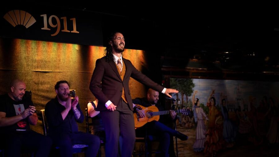 Madrid: Flamenco Show&Drink at Tablao 1911 (World's Oldest) - The Welcome Drink and What You Still Need to Buy