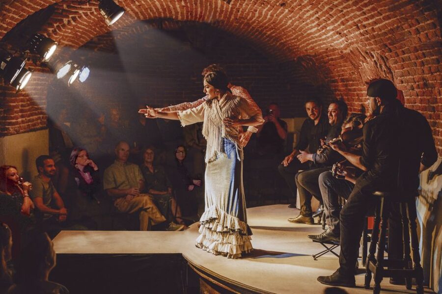 Madrid: Flamenco Show Entry Ticket with Drink & Artist Talk - The best time to schedule it