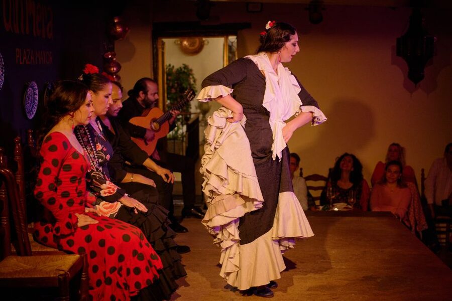 Madrid: Flamenco Show La Quimera with Drinks & Dinner Option - The Show Begins with Old-Style Flamenco