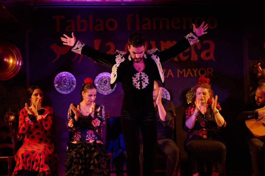 Madrid: Flamenco Show La Quimera with Drinks & Dinner Option - Guitar, Singing, and the Spirit of Duende