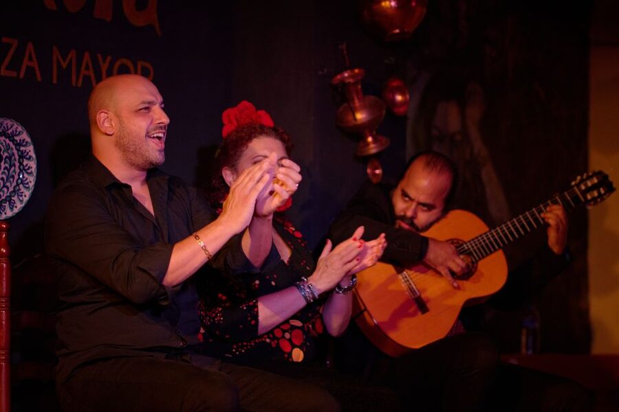 Madrid: Flamenco Show La Quimera with Drinks & Dinner Option - Why the Small Room Matters
