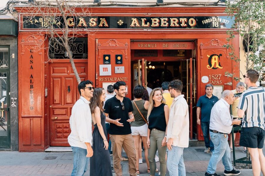 Madrid: Flamenco Show with Tapas and Wine Tour - Plaza Mayor and the Barrio de las Letras