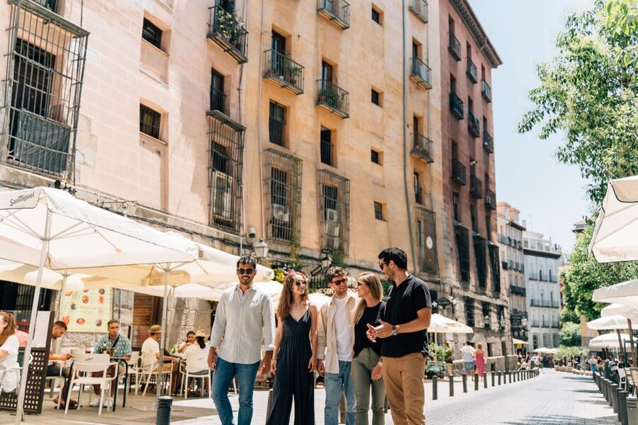 Madrid: Flamenco Show with Tapas and Wine Tour - The flamenco show shifts the mood