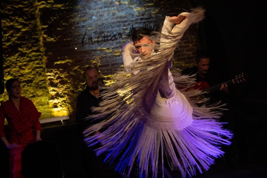 Madrid: La Cueva de Lola Flamenco Show Tickets with Drink - Inside La Cueva de Lola’s 17th-century cave