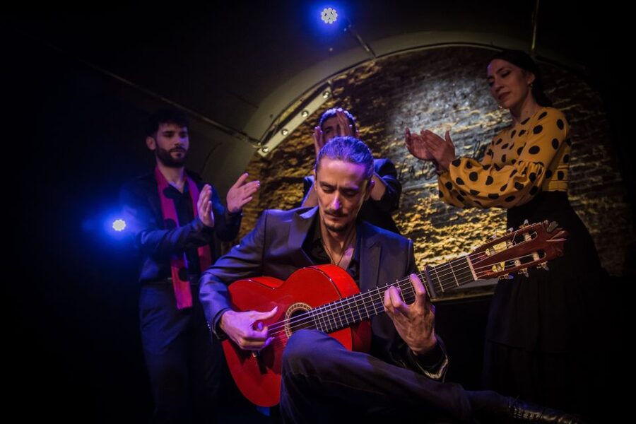 Madrid: La Cueva de Lola Flamenco Show Tickets with Drink - Your drink, tapas, and the dinner question
