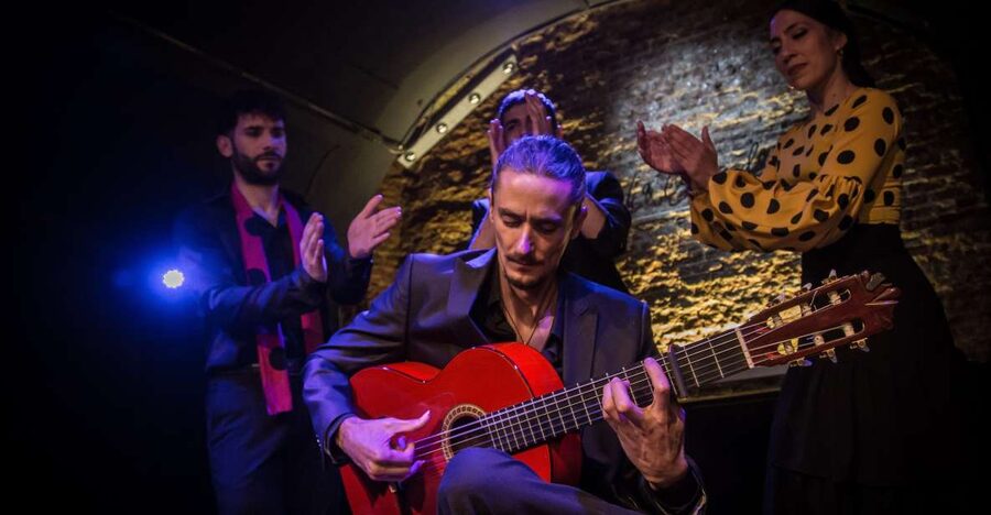 Madrid: La Cueva de Lola Flamenco Show Tickets with Drink - Why the intimate seating makes a difference