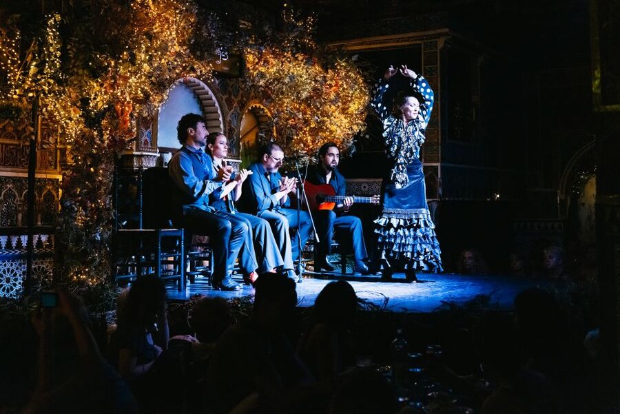 Madrid: Live Flamenco Show with Food and Drinks Options - The room is part of the performance