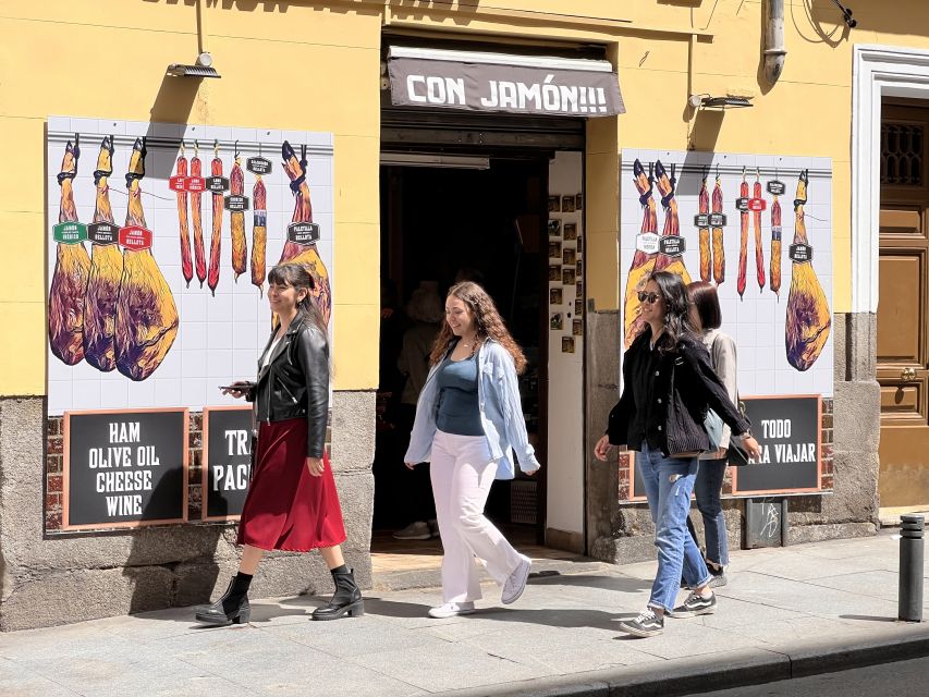 Madrid: Old Town Walking Tour and Flamenco Show - Practical Tips for a Smoother Night