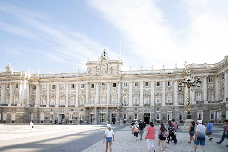 Madrid: Royal Palace Tour, Flamenco Show, & Tapas with Drink - Choosing the right palace start time
